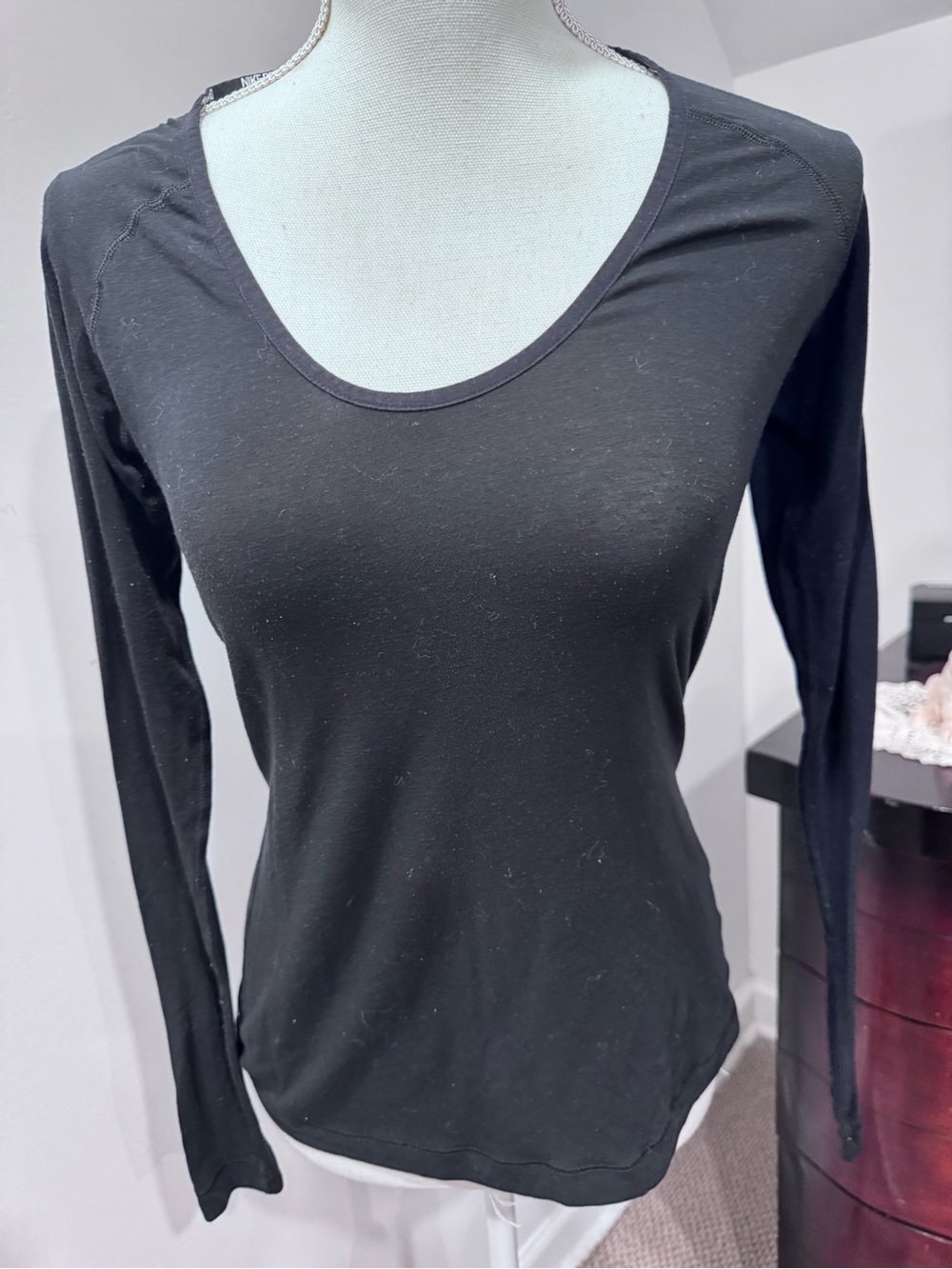 Nike Women's Black Scoop Neck Long-Sleeve Tee